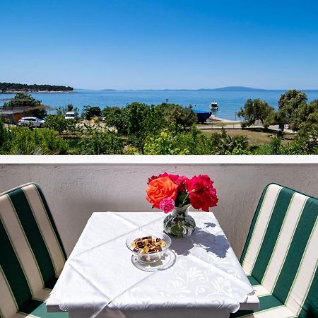 Apartments & Rooms Fam Ribaric Banjol Екстер'єр фото
