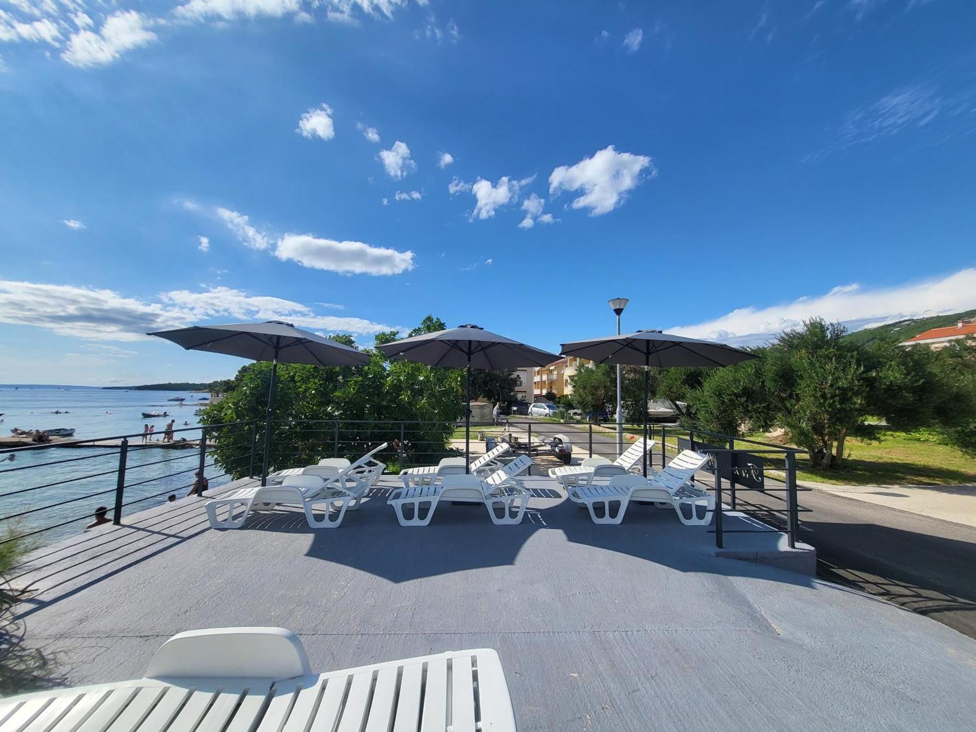 Apartments & Rooms Fam Ribaric Banjol Екстер'єр фото