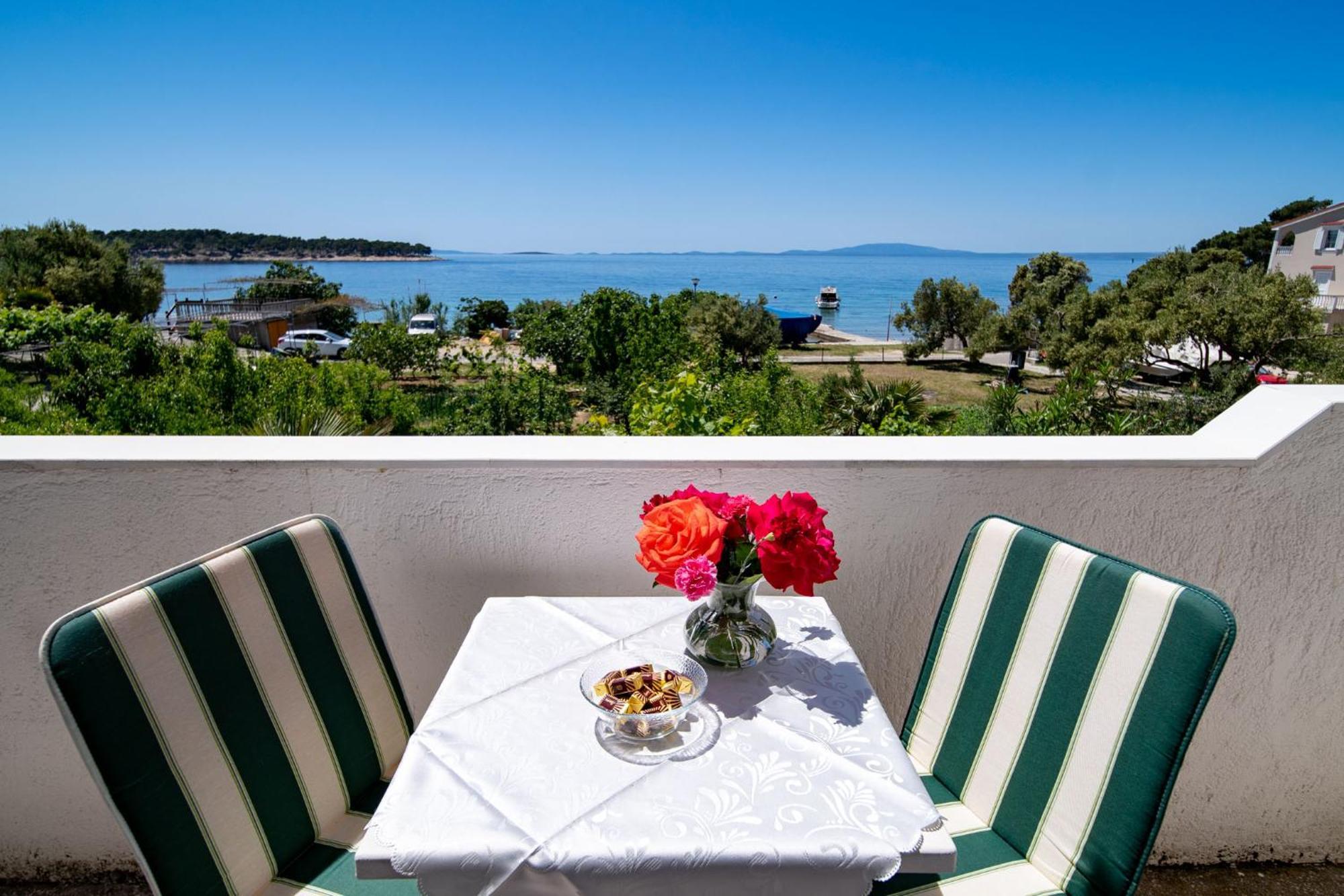 Apartments & Rooms Fam Ribaric Banjol Екстер'єр фото