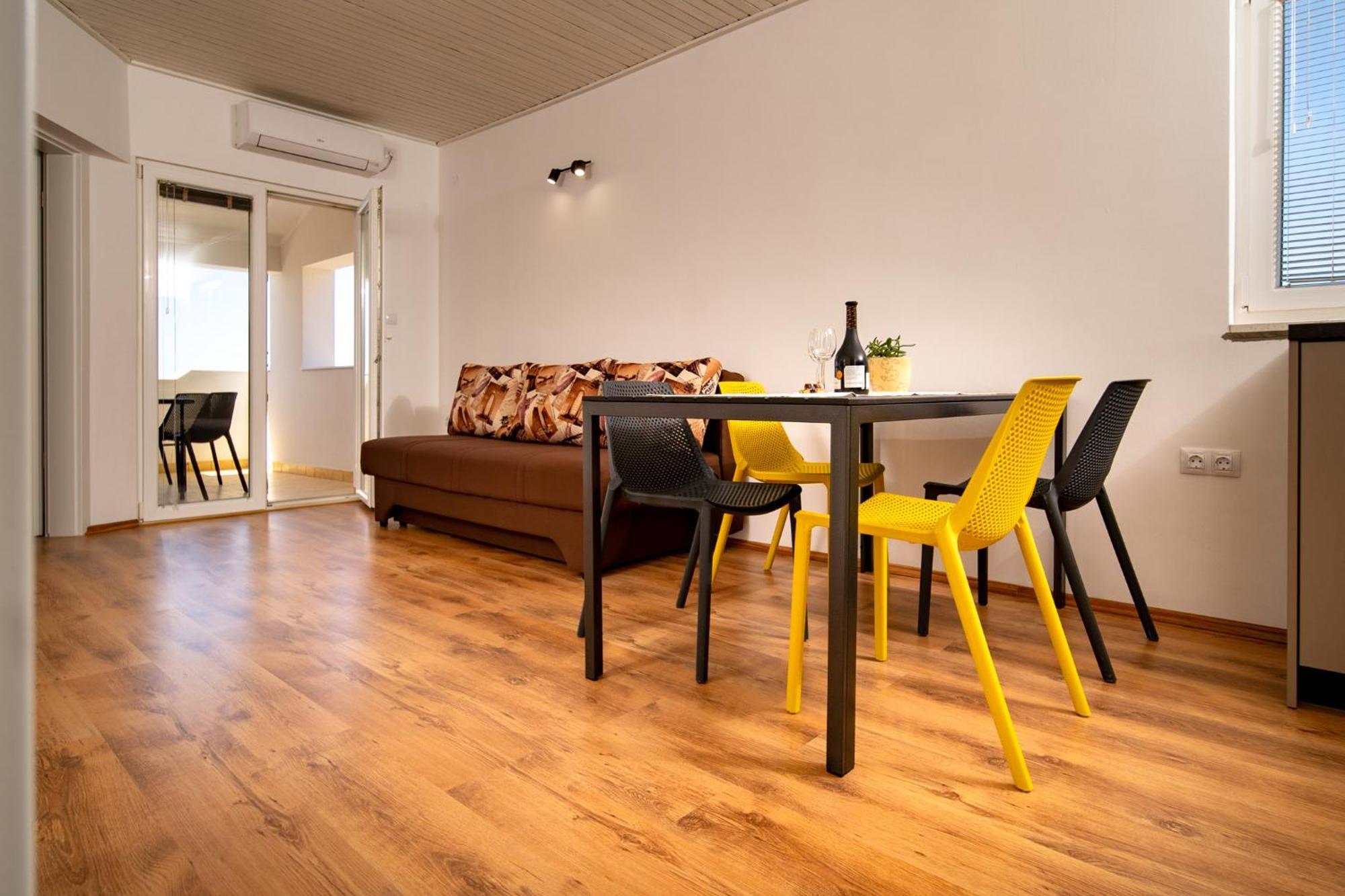 Apartments & Rooms Fam Ribaric Banjol Екстер'єр фото