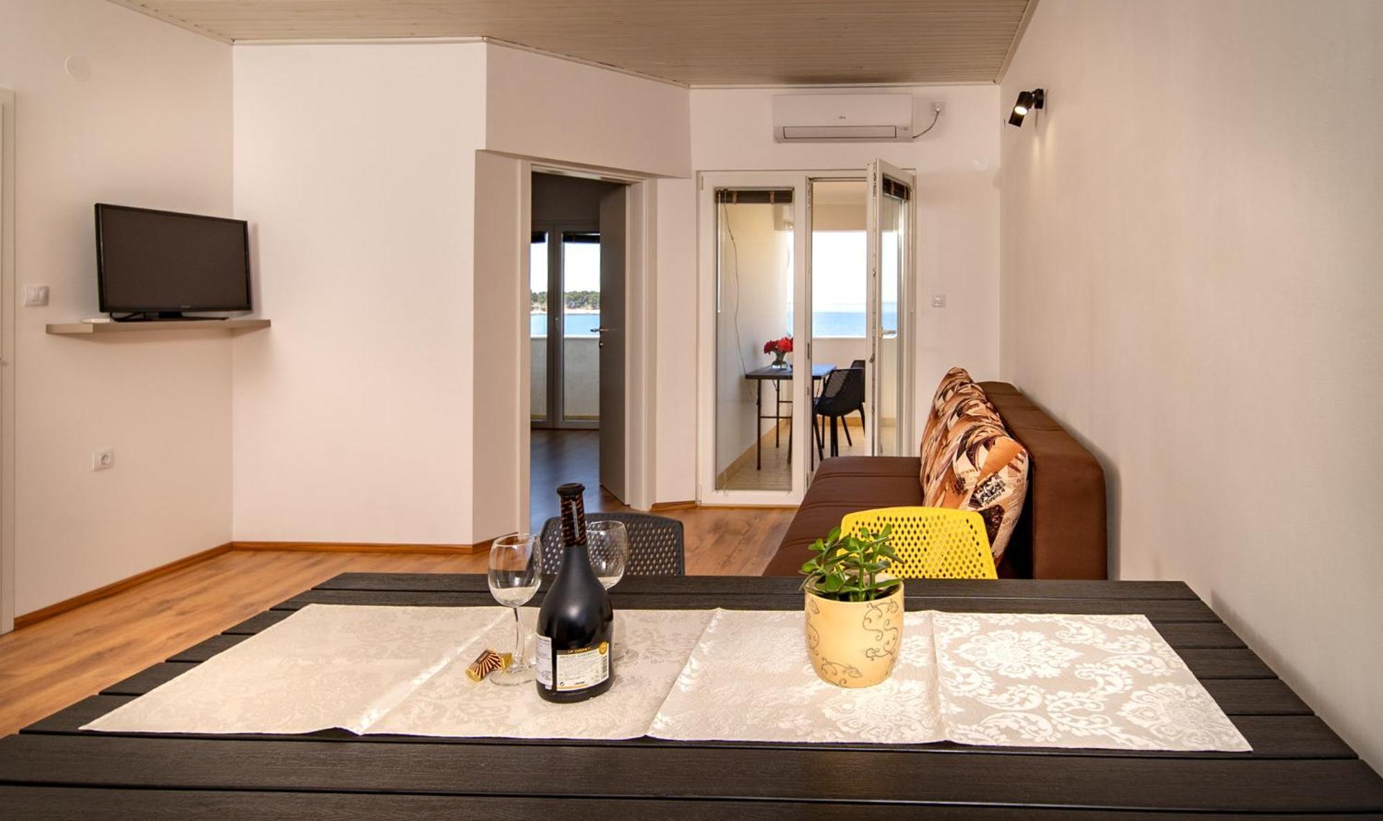 Apartments & Rooms Fam Ribaric Banjol Екстер'єр фото