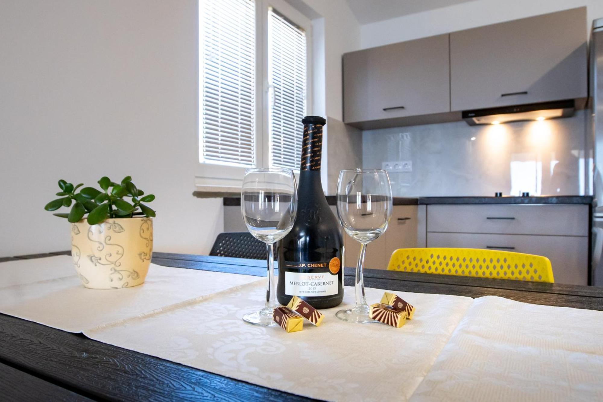 Apartments & Rooms Fam Ribaric Banjol Екстер'єр фото
