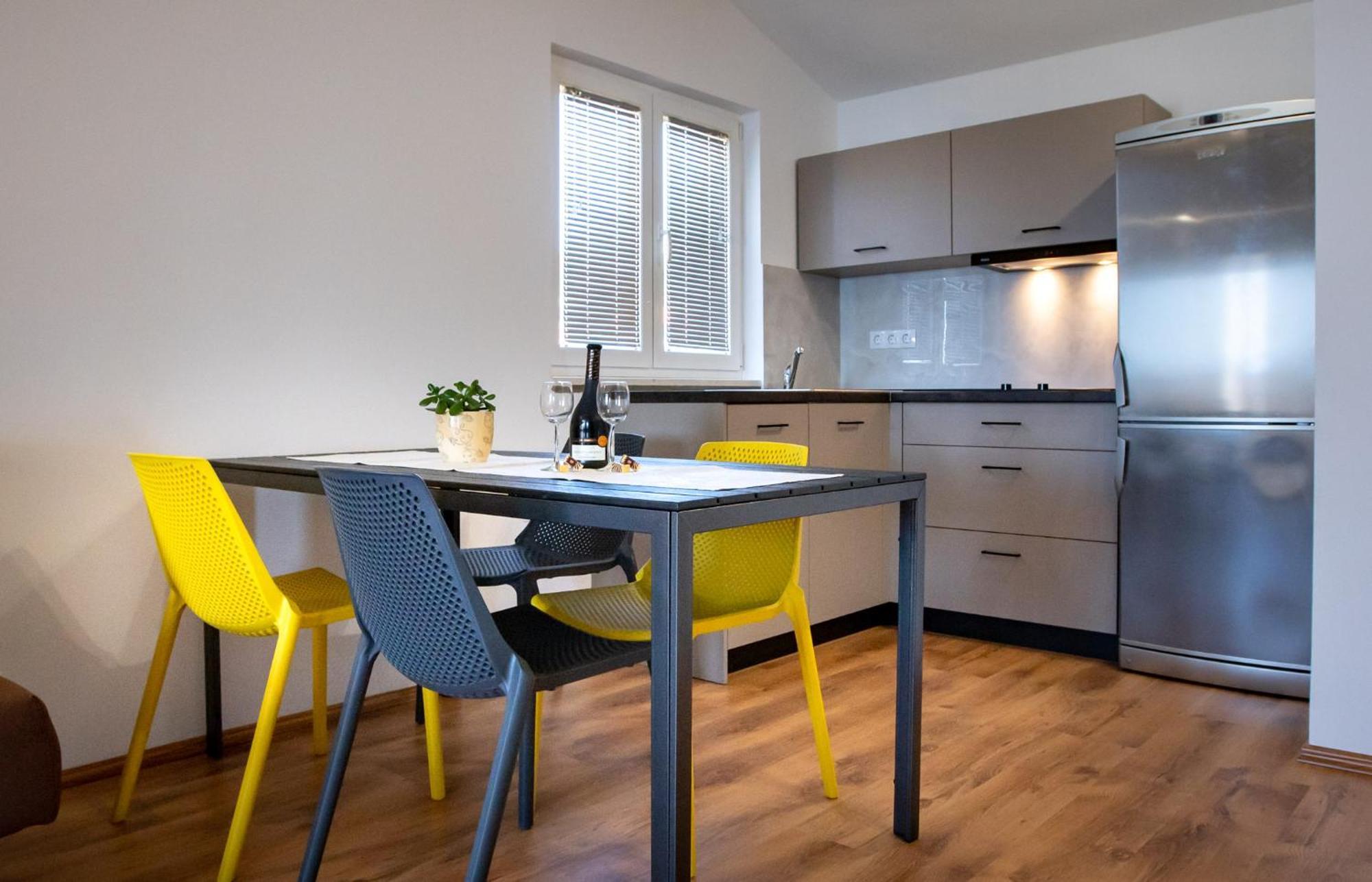 Apartments & Rooms Fam Ribaric Banjol Екстер'єр фото