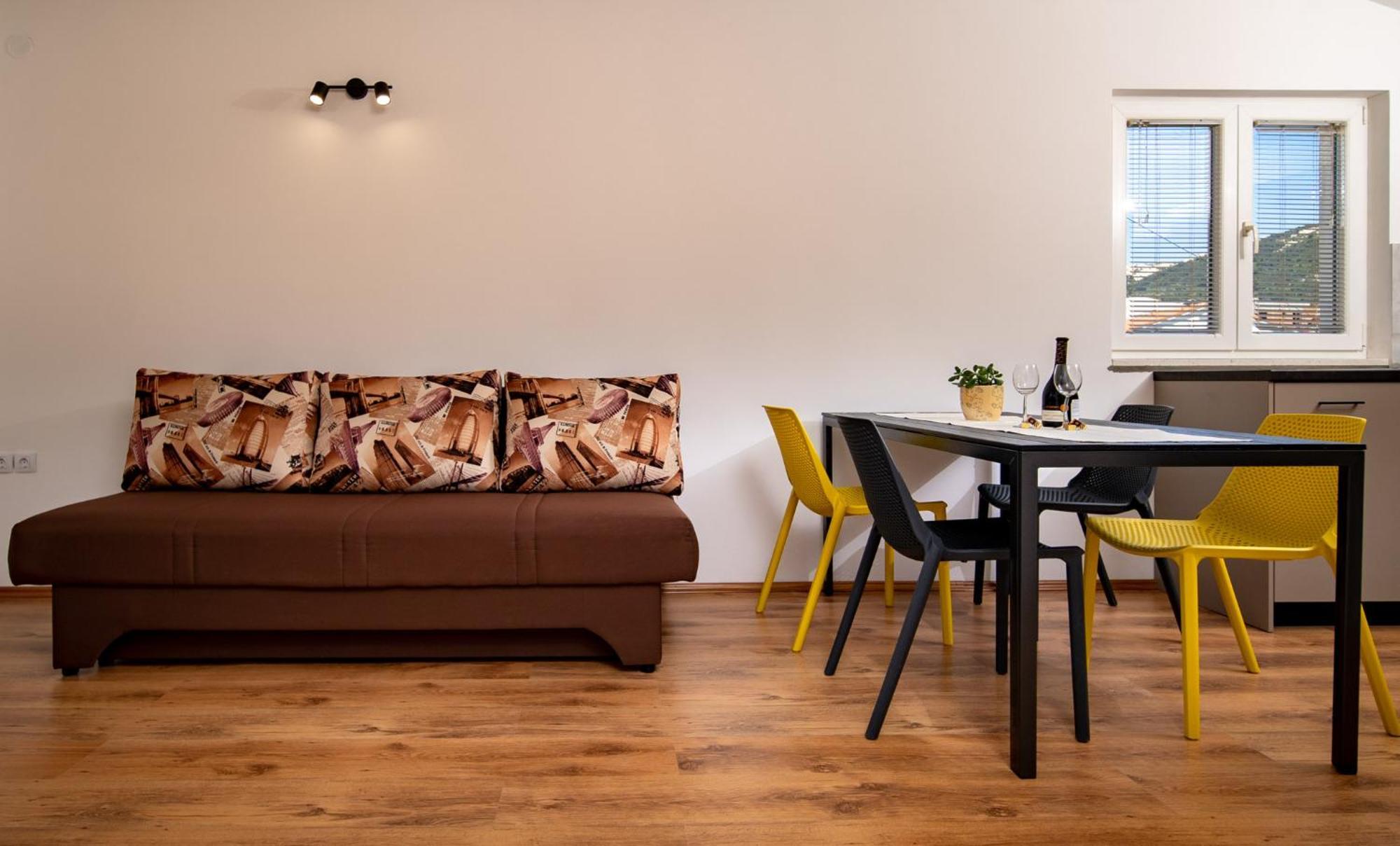 Apartments & Rooms Fam Ribaric Banjol Екстер'єр фото