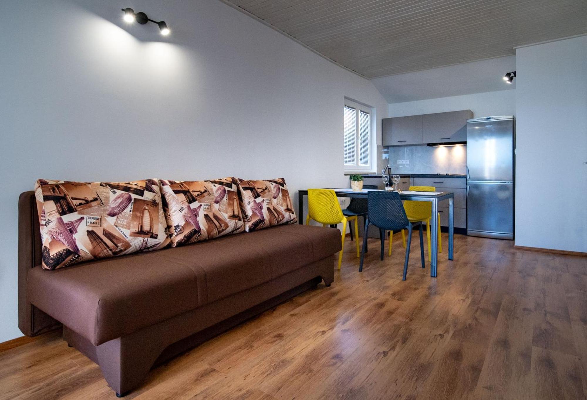 Apartments & Rooms Fam Ribaric Banjol Екстер'єр фото