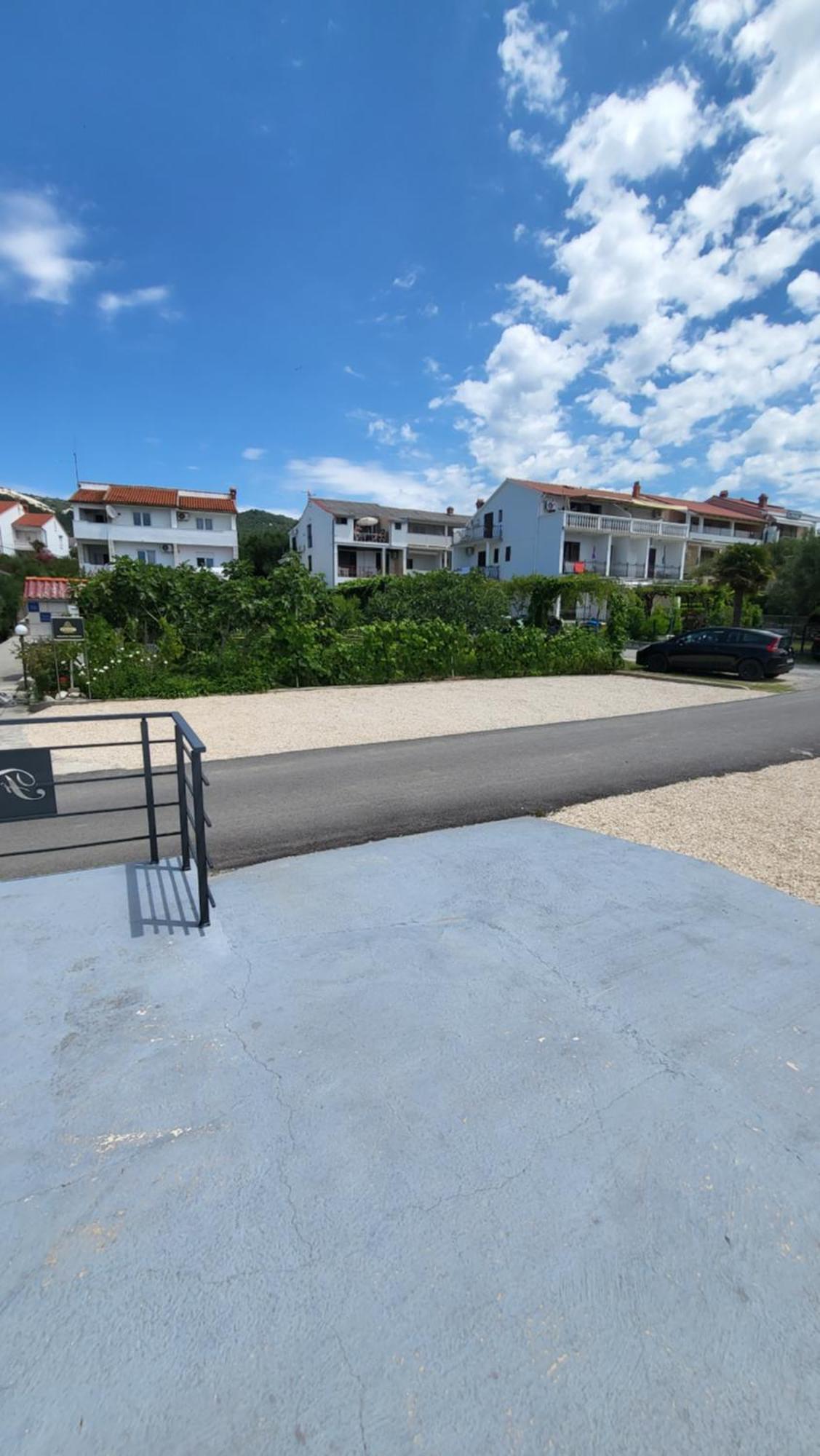 Apartments & Rooms Fam Ribaric Banjol Екстер'єр фото