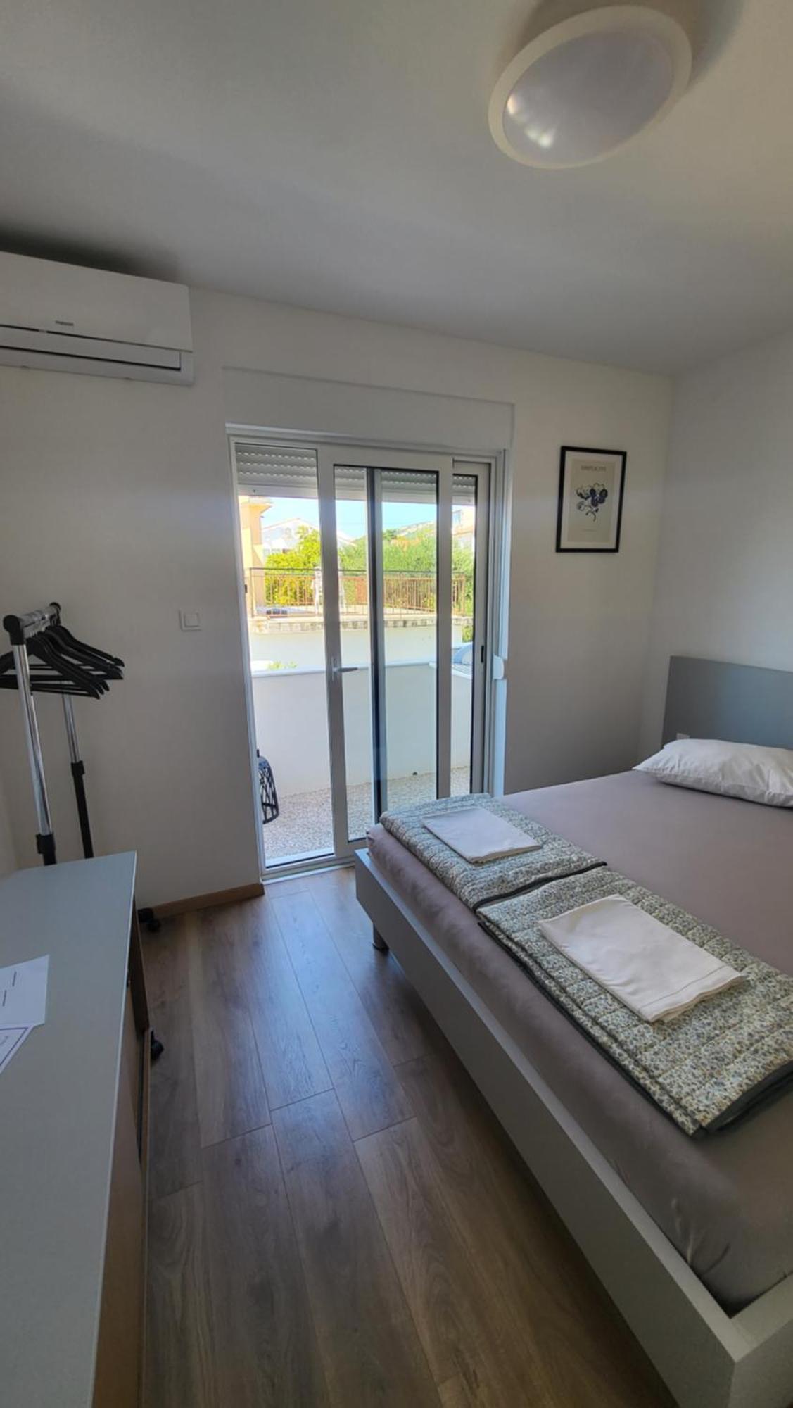 Apartments & Rooms Fam Ribaric Banjol Екстер'єр фото