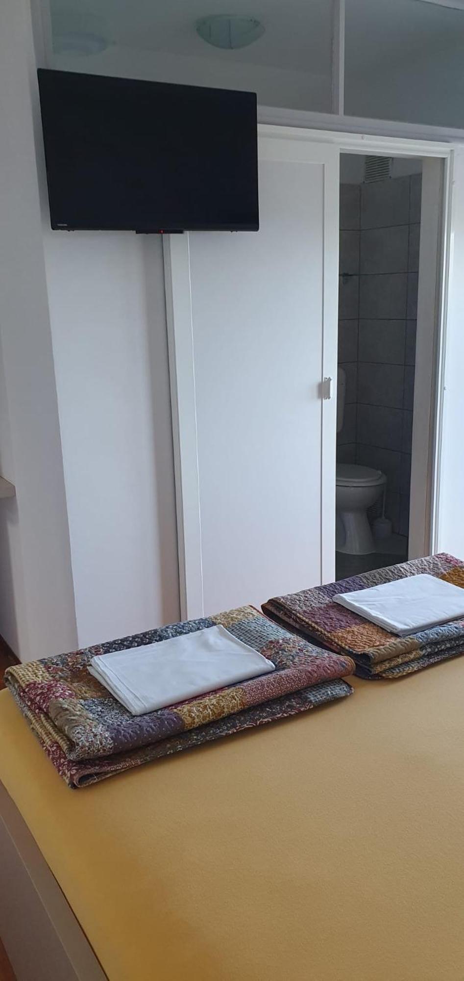 Apartments & Rooms Fam Ribaric Banjol Номер фото