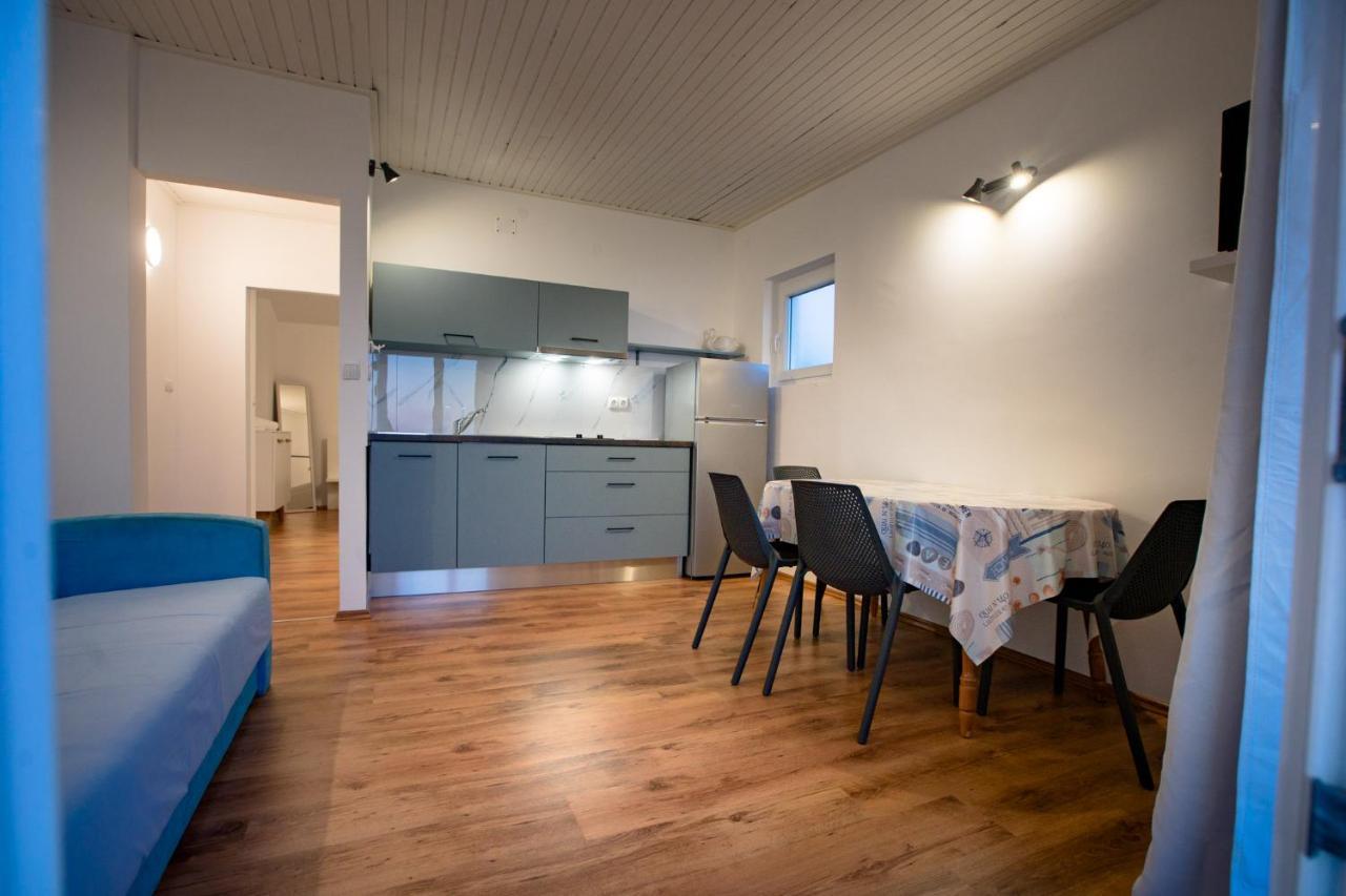 Apartments & Rooms Fam Ribaric Banjol Екстер'єр фото
