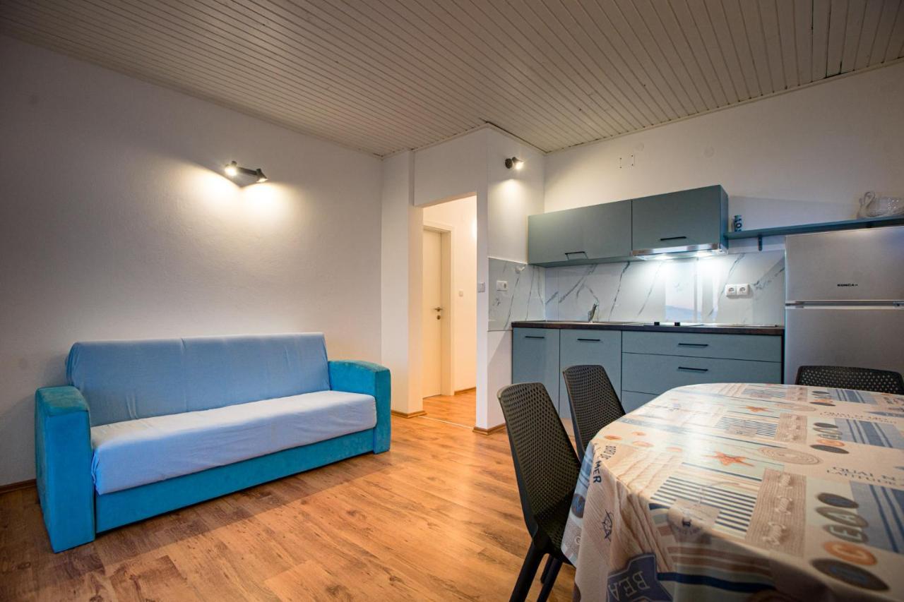 Apartments & Rooms Fam Ribaric Banjol Екстер'єр фото