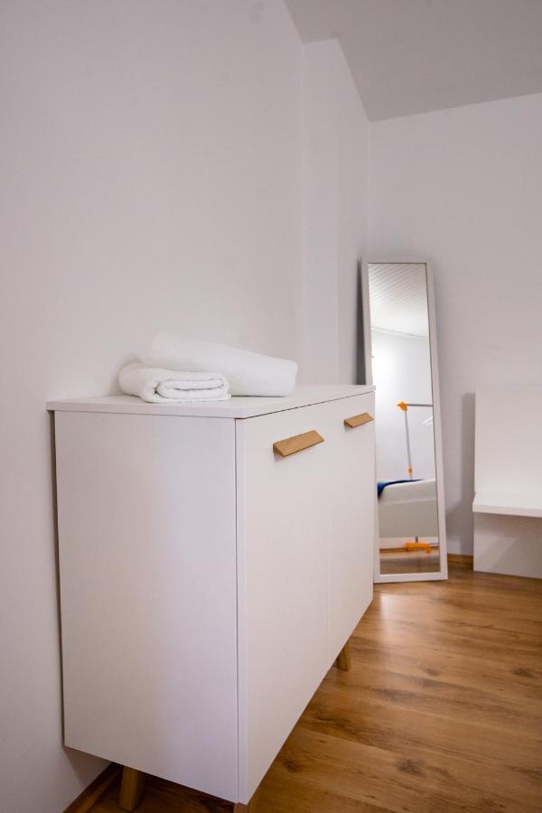 Apartments & Rooms Fam Ribaric Banjol Екстер'єр фото