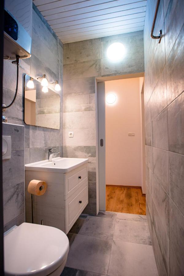 Apartments & Rooms Fam Ribaric Banjol Екстер'єр фото